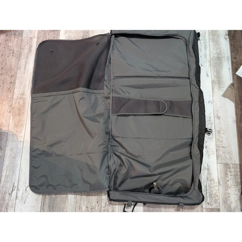 Tumi T-Tech Olive Green trifold carry on Garment Bag luggage‎ Ballistic Nylon. 0